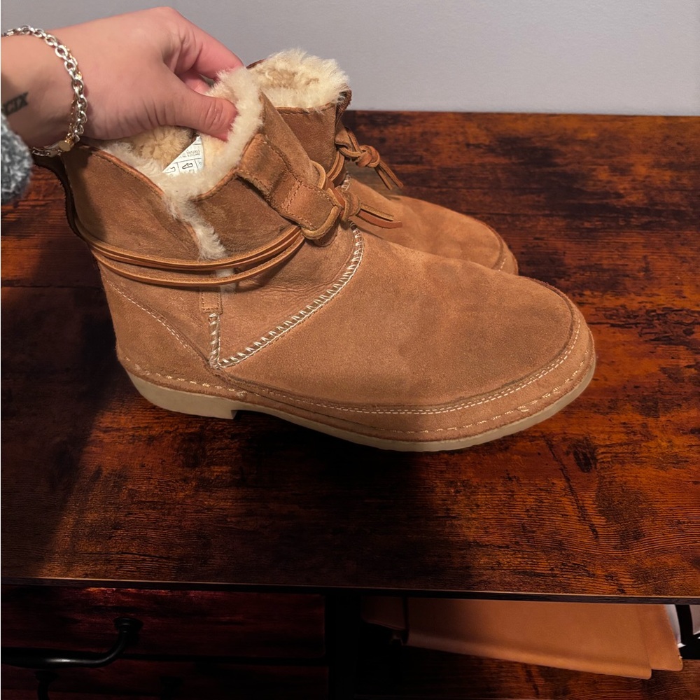 Size 8 NEW UGGS!!